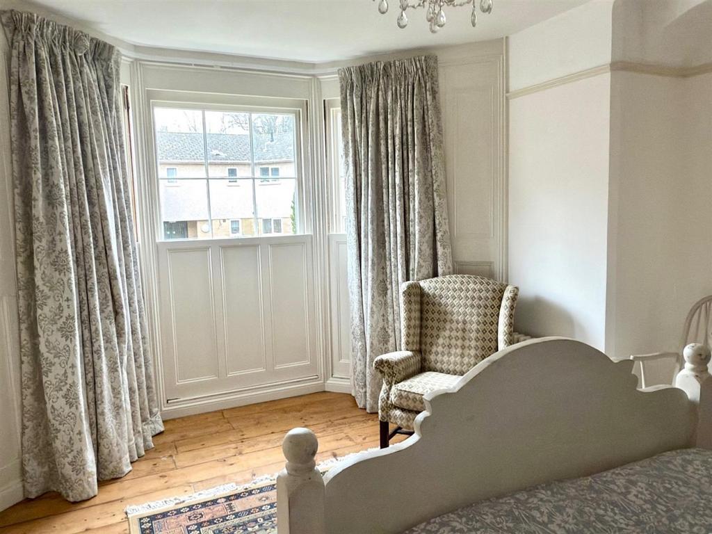 BED 1 BAY WINDOW.jpg