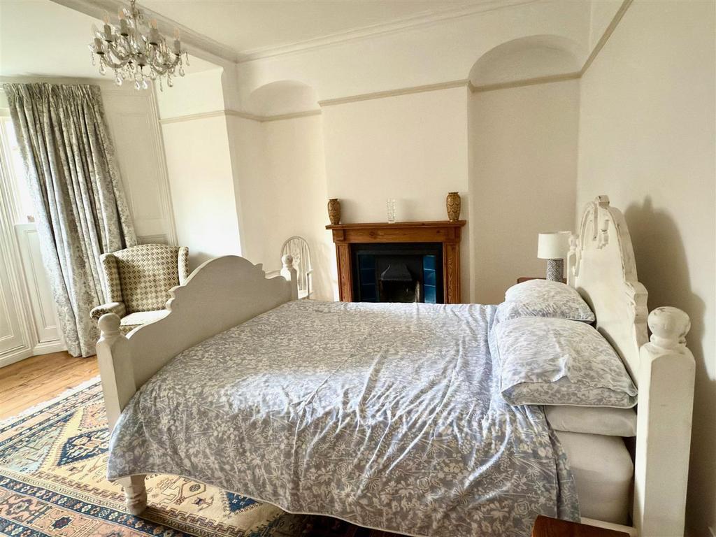 MASTER BEDROOM.jpg