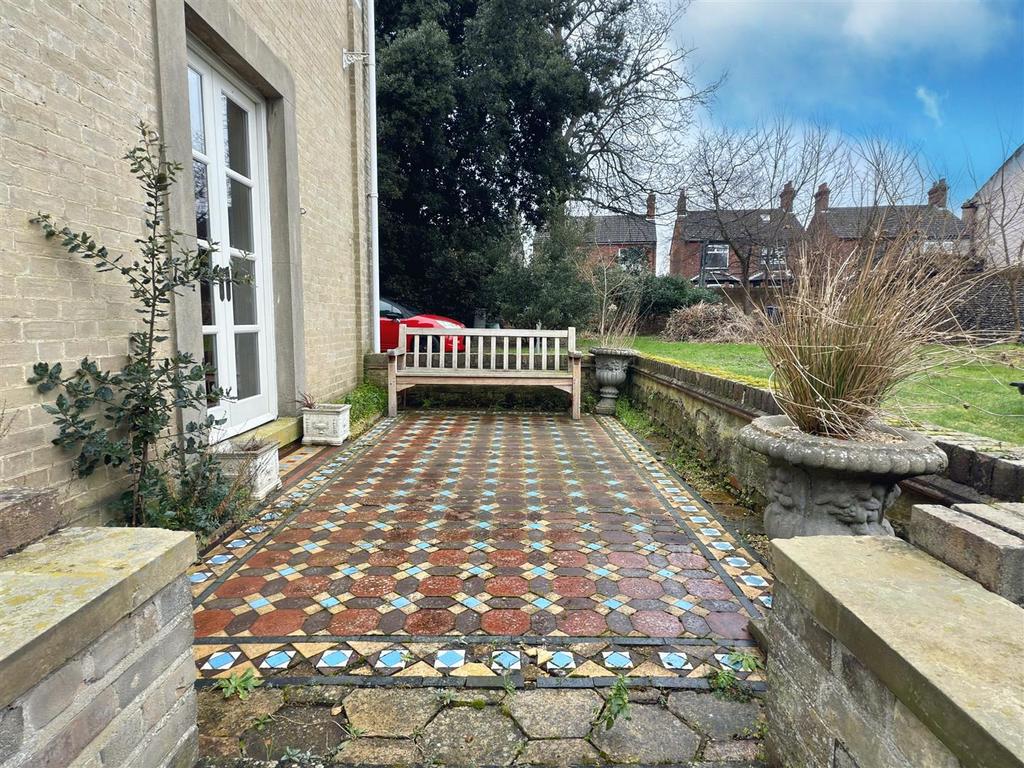 PRIVATE COURTYARD GARDEN.jpg