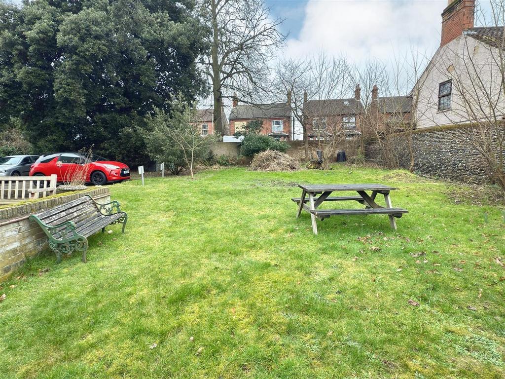 COMMUNAL GARDEN.jpg