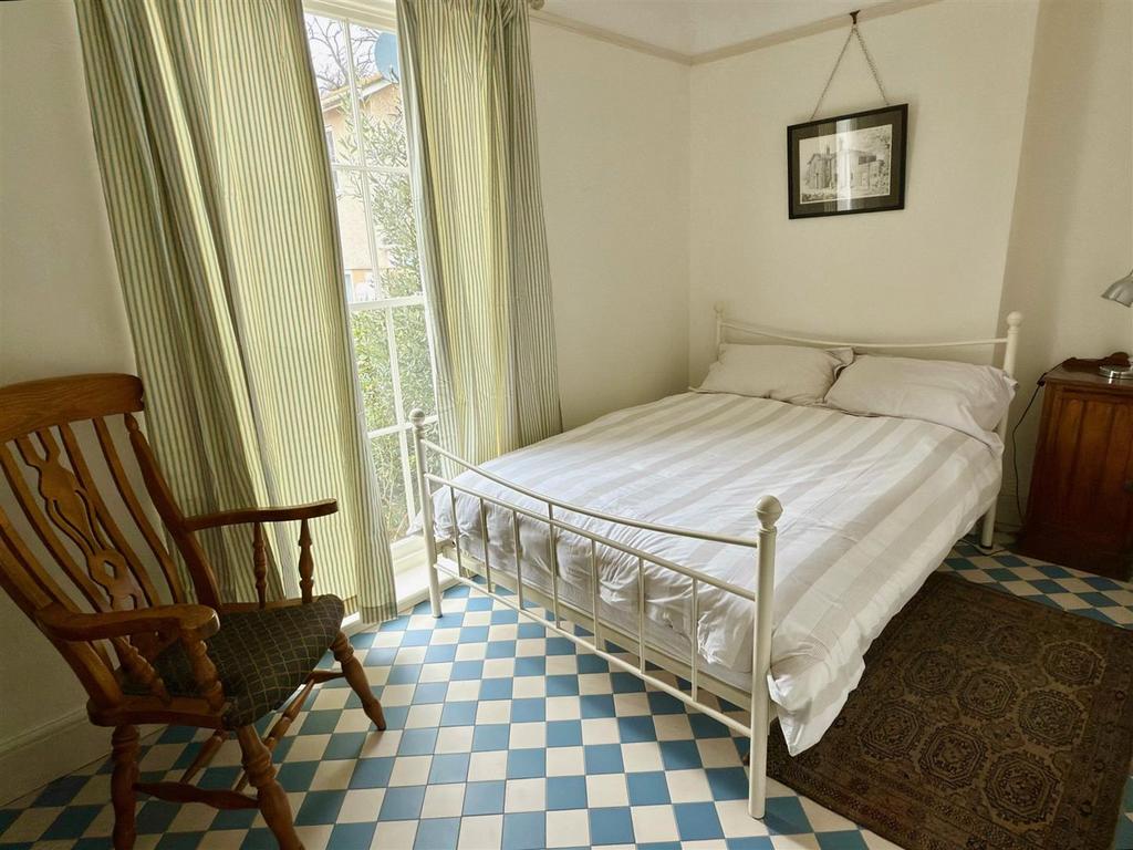 BED 2.jpg