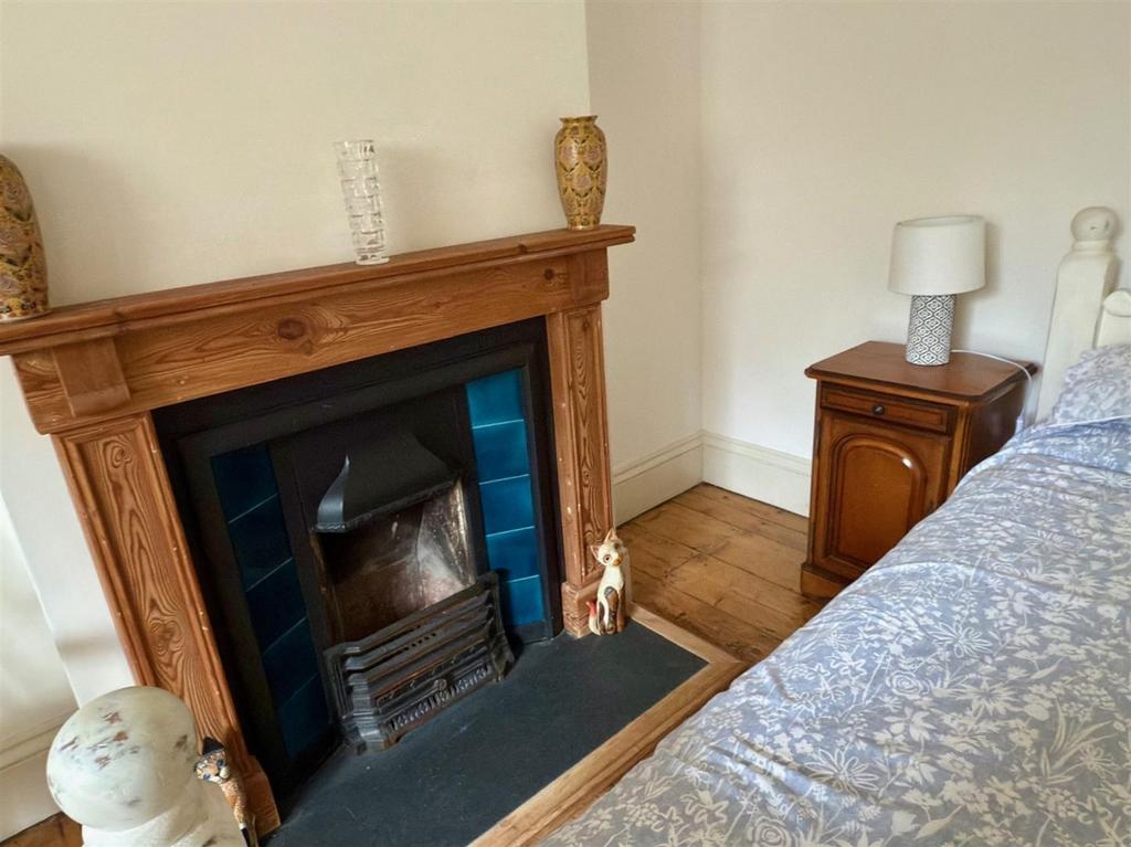 BEDROOM FIREPLACE.jpg