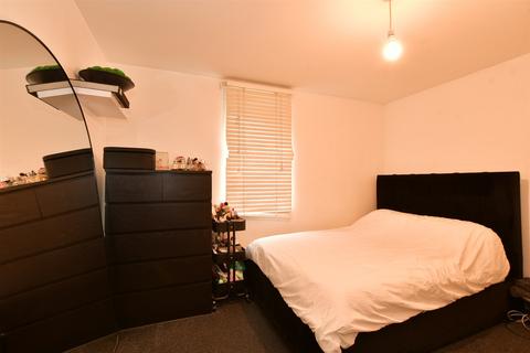 1 bedroom flat for sale, Loftus Road, Barking, Essex