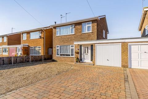 3 bedroom link detached house for sale, Chestnut Avenue, Holbeach, Spalding