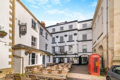 Beaufort Arms Court, Monmouth, Agincourt Square