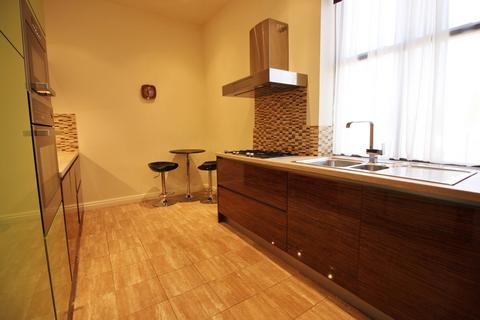 2 bedroom flat to rent, Portland Street, Southport, PR9