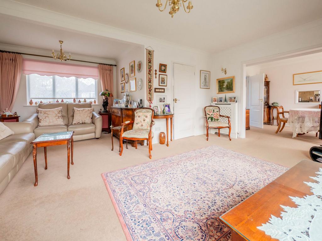 Lounge/Dining Room