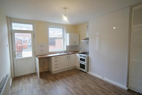 2 bedroom terraced house to rent, Close Street, Hemsworth, Pontefract