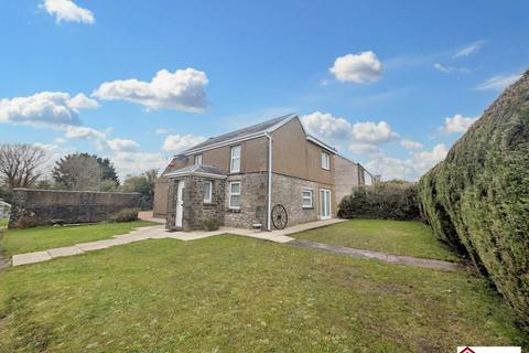 3 bedroom detached house for sale, Plas Road, Pontardawe, Swansea, City And County of Swansea. SA8 3HD