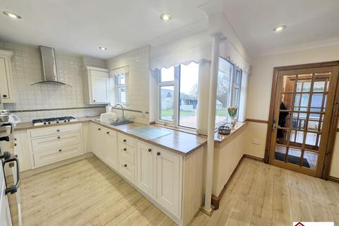 3 bedroom detached house for sale, Plas Road, Pontardawe, Swansea, City And County of Swansea. SA8 3HD