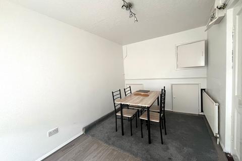 5 bedroom terraced house to rent, Croombs Road, London E16