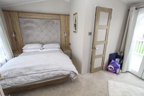 2 bedroom bungalow for sale, Willerby Vouge Lodge -Sheerness Holiday Park