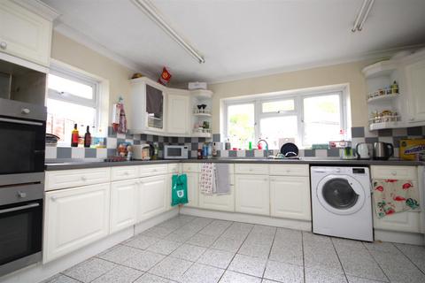 5 bedroom house to rent, Northway, Guildford