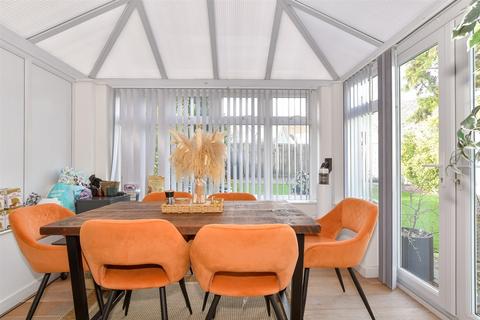 4 bedroom detached house for sale, Booth Close, Snodland ME6