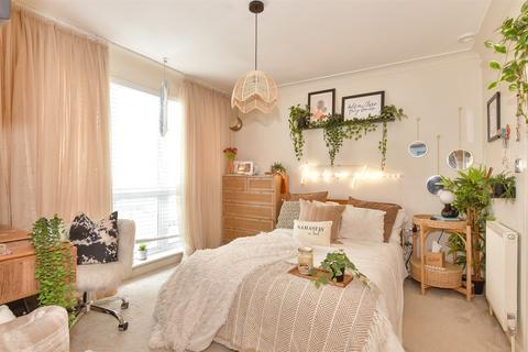 4 bedroom detached house for sale, Booth Close, Snodland ME6