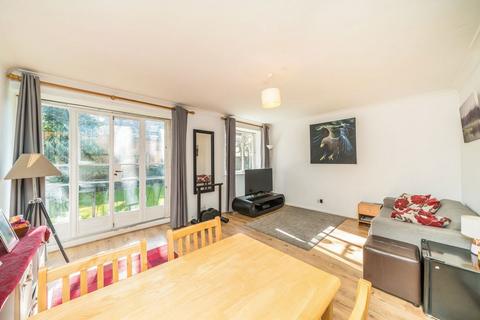 2 bedroom flat to rent, Sudbrooke Road, London SW12