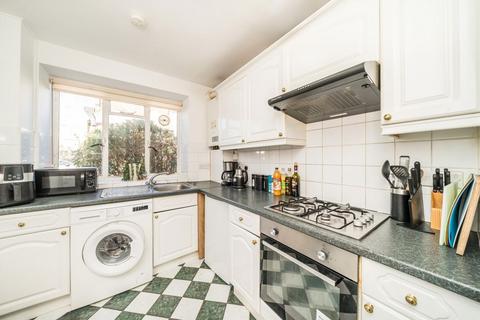 2 bedroom flat to rent, Sudbrooke Road, London SW12