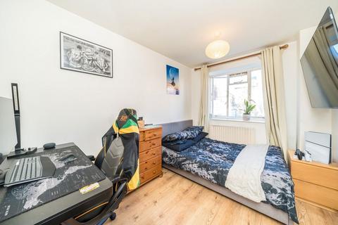 2 bedroom flat to rent, Sudbrooke Road, London SW12