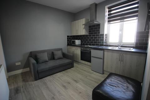 1 bedroom flat to rent, Hornby Street, Bury, BL9