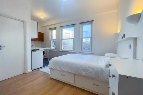 Studio to rent, Battersea Park Road, Battersea, SW11