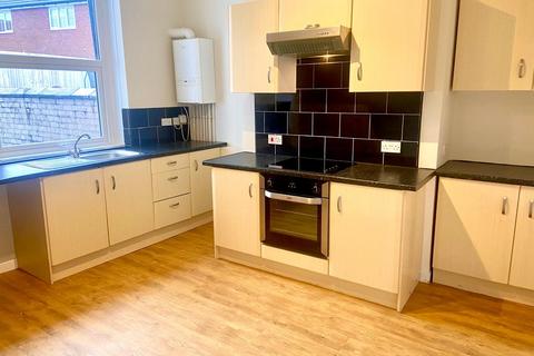 2 bedroom terraced house to rent, Coalshaw Green Road, Chadderton,