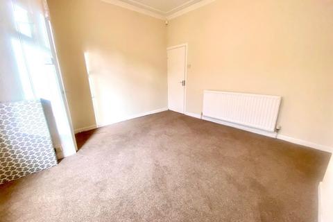 2 bedroom terraced house to rent, Coalshaw Green Road, Chadderton,