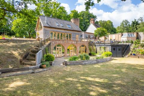 Frensham Lane, Churt, Farnham, Surrey