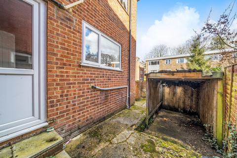 42 Thackeray Road, Southampton, SO17 2GT