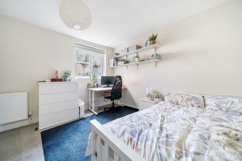 42 Thackeray Road, Southampton, SO17 2GT