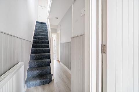 42 Thackeray Road, Southampton, SO17 2GT