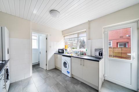 42 Thackeray Road, Southampton, SO17 2GT