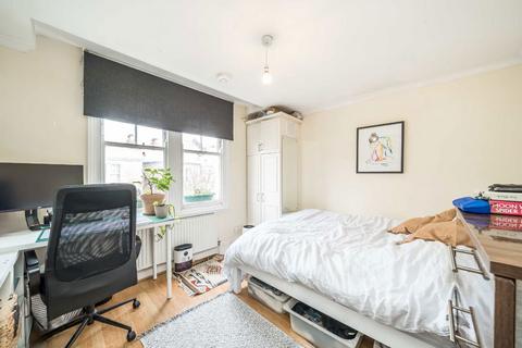 3 bedroom flat to rent, Cato Road, London SW4