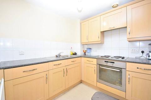 2 bedroom flat to rent, Eastern Ave,, Ilford , IG2