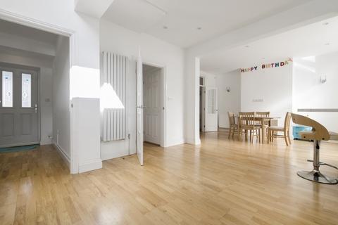 3 bedroom house to rent, The Glen Croydon CR0