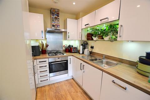 3 bedroom end of terrace house for sale, Appletree Way, Welwyn Garden City