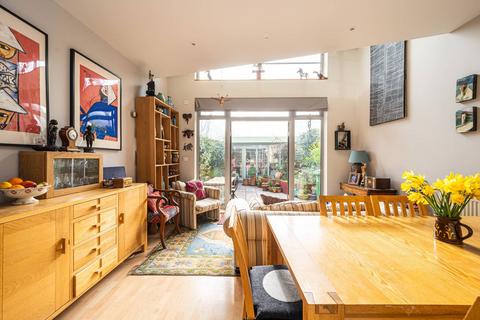 2 bedroom terraced house to rent, Heaven Tree Close, Canonbury, London, N1