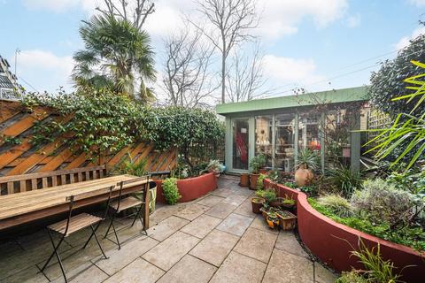 2 bedroom terraced house to rent, Heaven Tree Close, Canonbury, London, N1