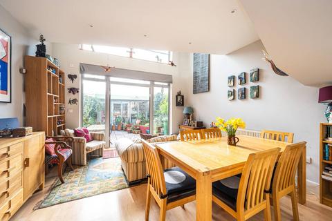 2 bedroom terraced house to rent, Heaven Tree Close, Canonbury, London, N1