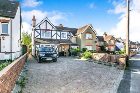 4 bedroom semi-detached house to rent, Whitley Wood Lane, Reading, Berkshire, RG2