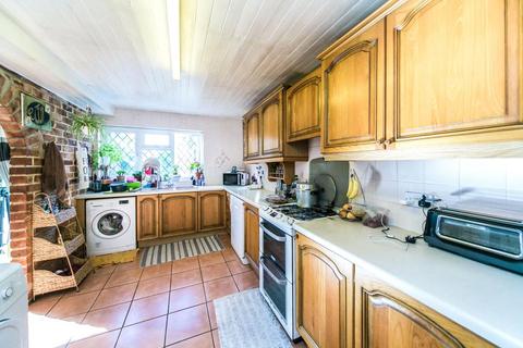 4 bedroom semi-detached house to rent, Whitley Wood Lane, Reading, Berkshire, RG2