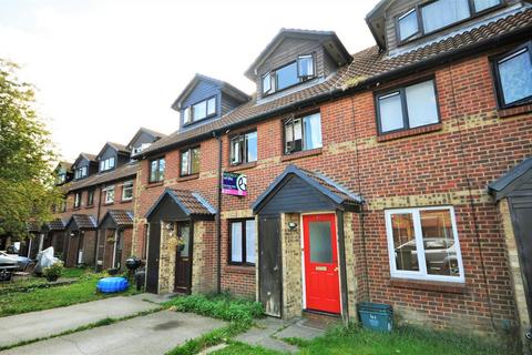 2 bedroom maisonette to rent, Reynolds Close, Colliers Wood SW19