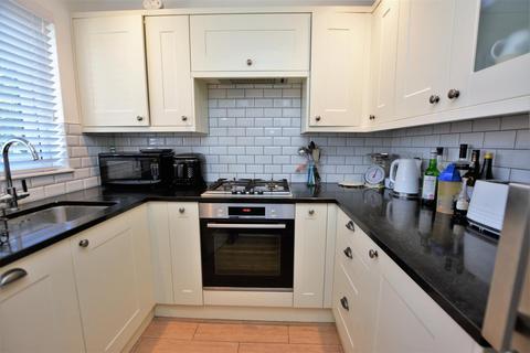 2 bedroom maisonette to rent, Reynolds Close, Colliers Wood SW19