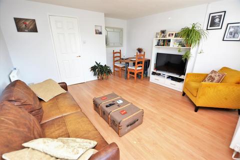 2 bedroom maisonette to rent, Reynolds Close, Colliers Wood SW19