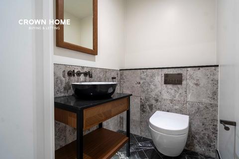3 bedroom apartment to rent, London E1W