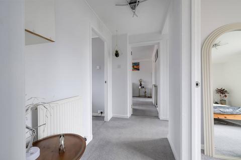 22/5 Firrhill Crescent, Edinburgh, EH13 9EQ