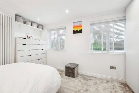 2 bedroom house to rent, Eltham Road, London SE12