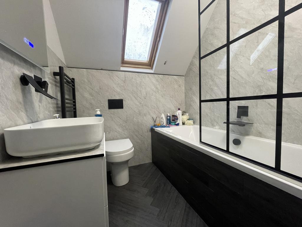 En-suite bathroom