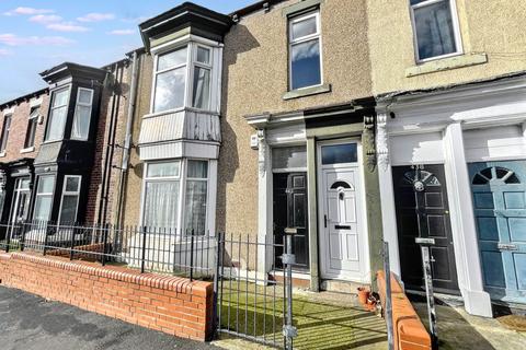 3 bedroom flat for sale, Dean Road, Laygate, South Shields, Tyne and Wear, NE33 5LN