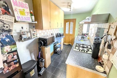 3 bedroom flat for sale, Dean Road, Laygate, South Shields, Tyne and Wear, NE33 5LN