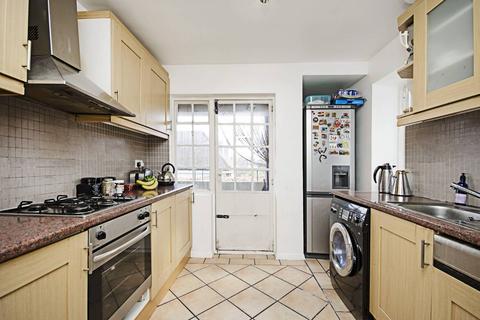 2 bedroom flat for sale, Finchley Road, Temple Fortune, London, NW11